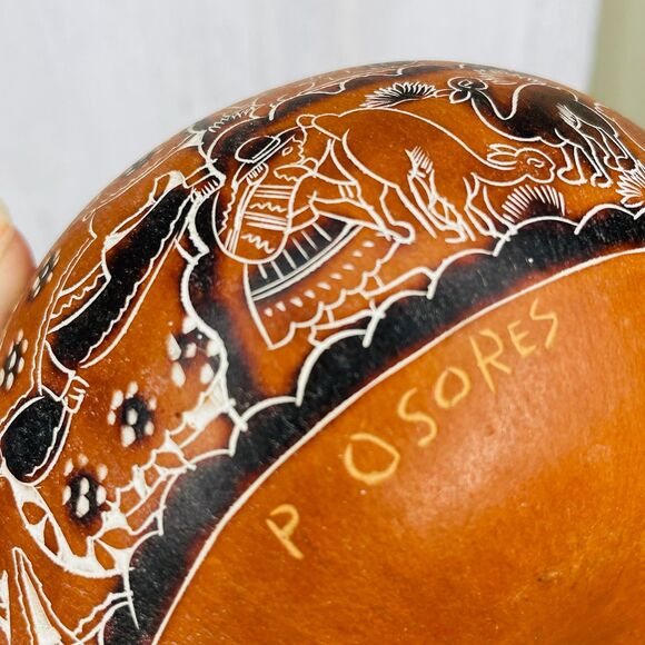 Peruvian Hand Carved Hollow Gourd Fold Art Decorative Scene Signed P. Osores - Picture 10 of 12